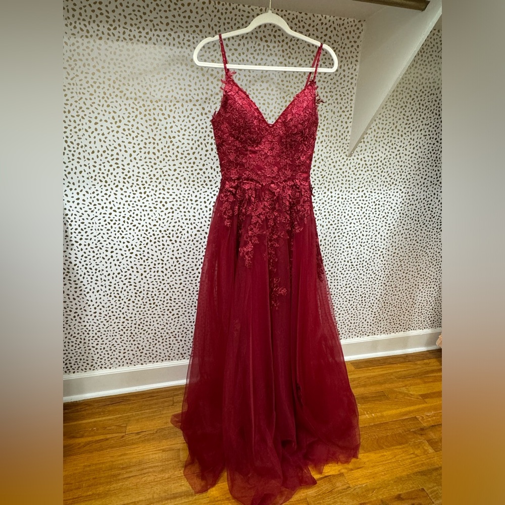 Red ballgown/formal size 6 to 8